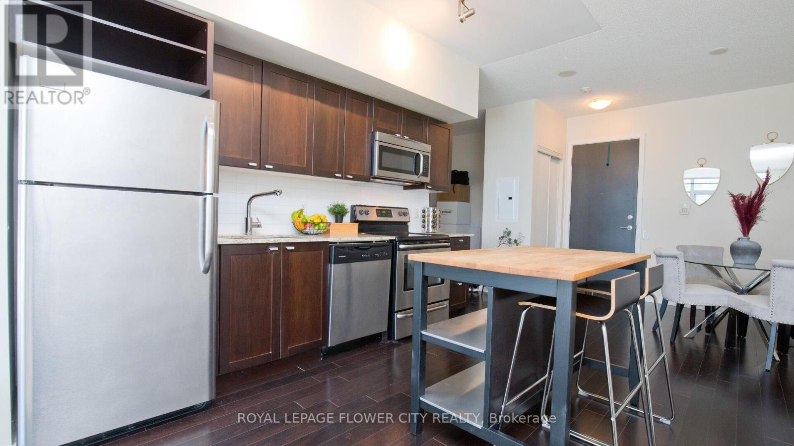 415 - 105 The Queensway Avenue, Toronto, Ontario  M6S 5B5 - Photo 29 - W12312392