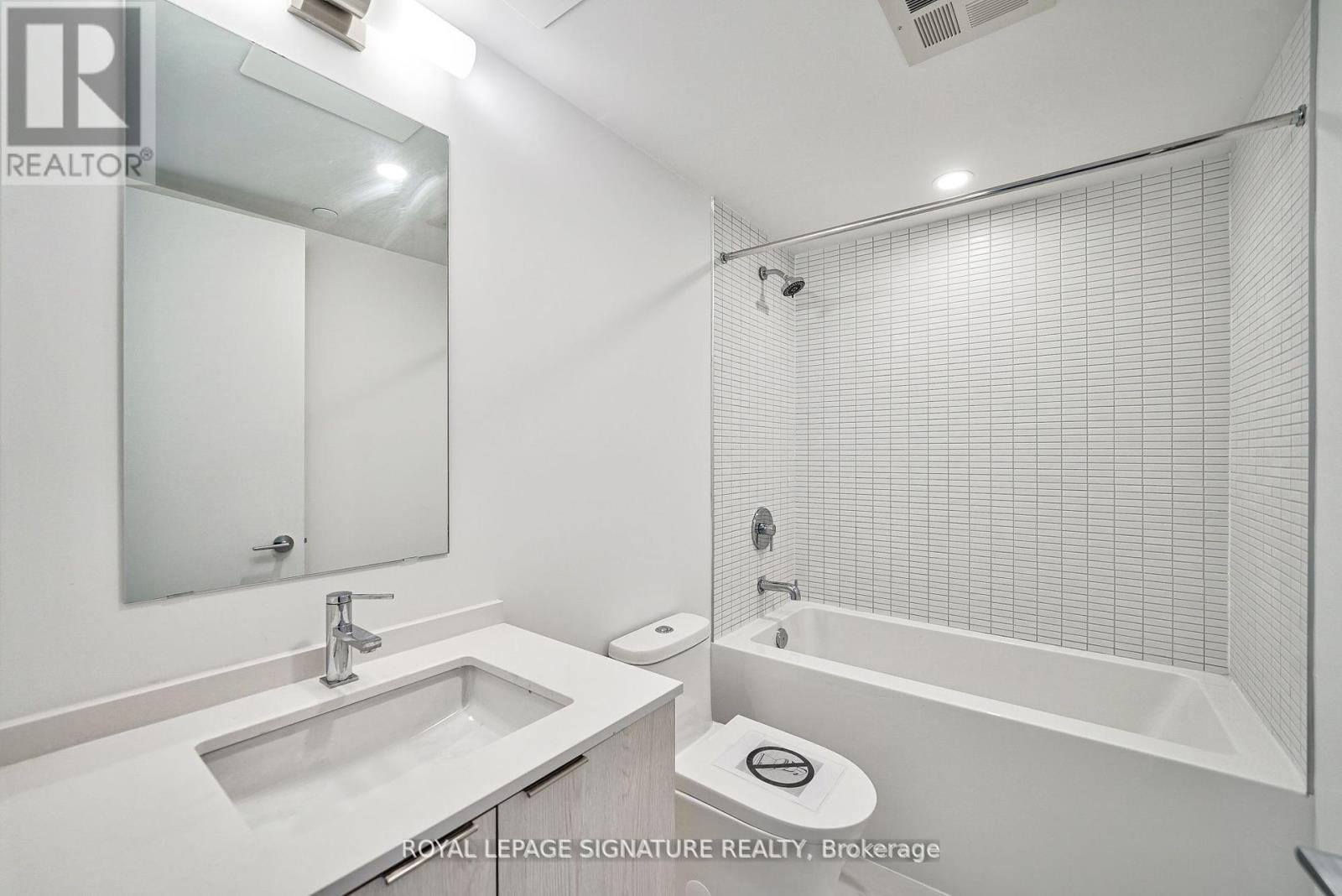 1421 - 1 Jarvis Street, Hamilton, Ontario  L8R 3J2 - Photo 4 - X12312425