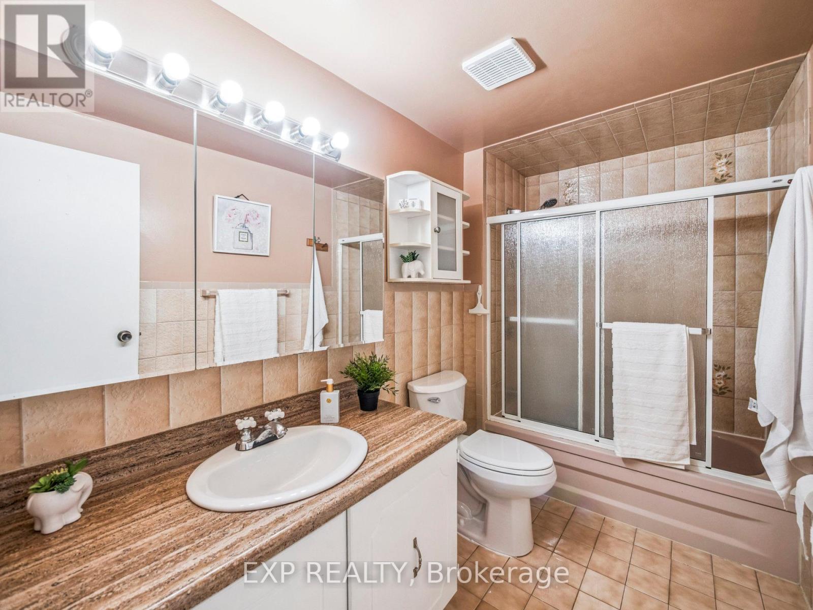 49 Ashcroft Court, Vaughan (East Woodbridge), Ontario  L4L 1H3 - Photo 16 - N12312506