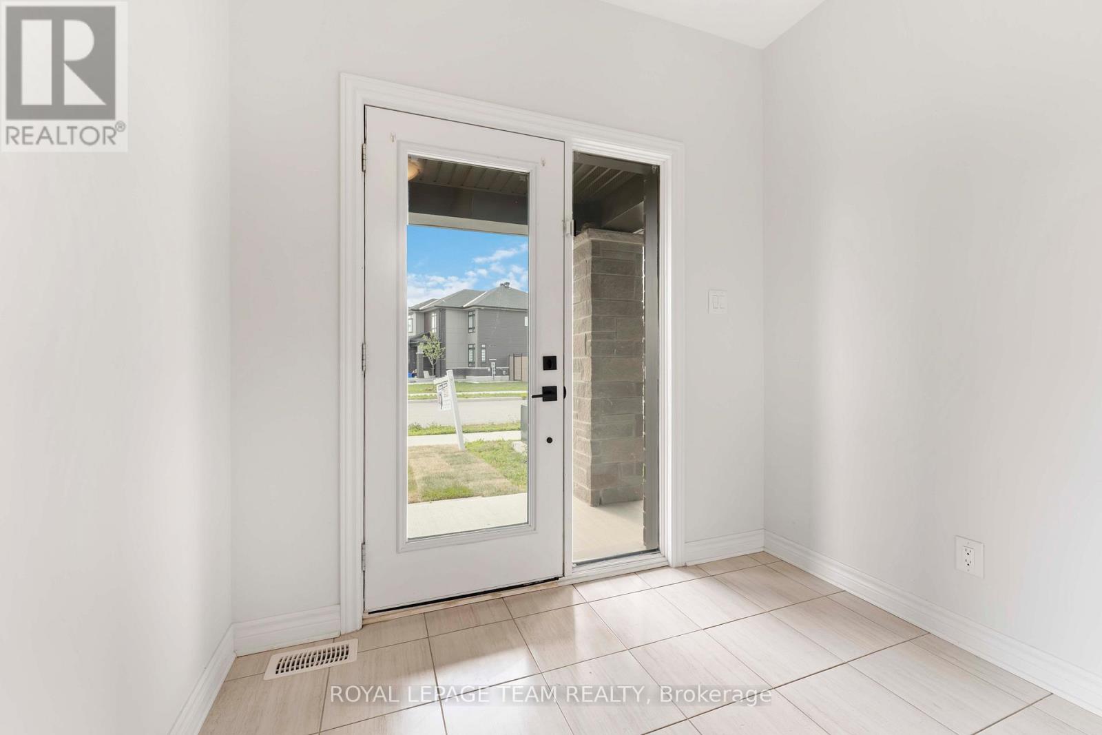 1010 Brian Good Avenue, Ottawa, Ontario  K4M 0R3 - Photo 2 - X12304811