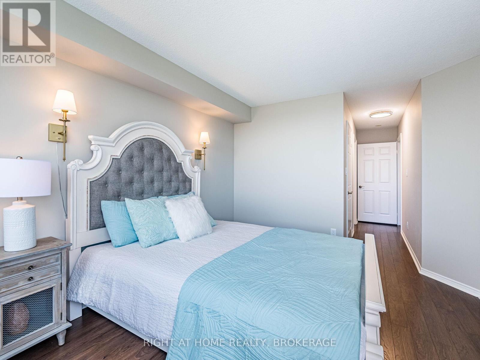 423 - 1001 Cedarglen Gate, Mississauga, Ontario  L5C 4R2 - Photo 26 - W12243942