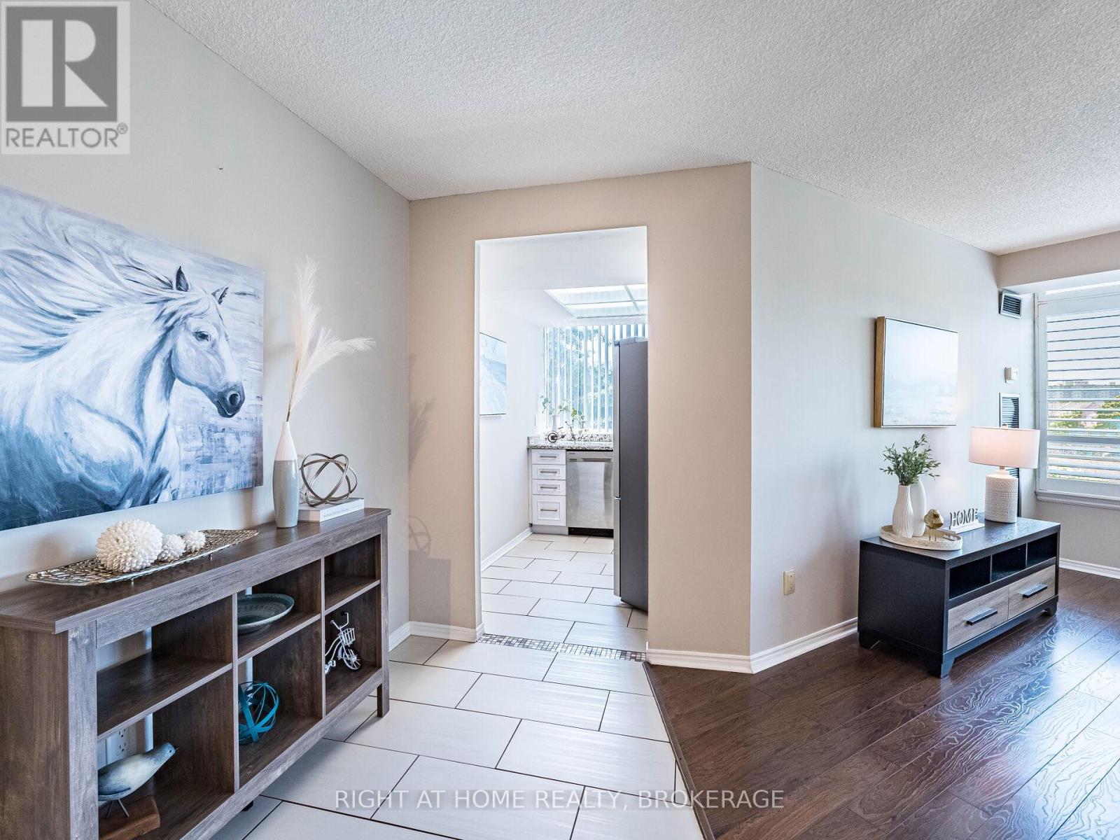423 - 1001 Cedarglen Gate, Mississauga, Ontario  L5C 4R2 - Photo 11 - W12243942