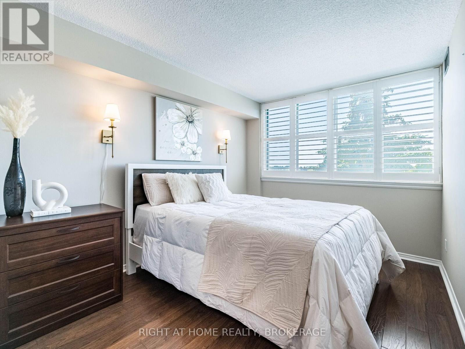 423 - 1001 Cedarglen Gate, Mississauga, Ontario  L5C 4R2 - Photo 19 - W12243942