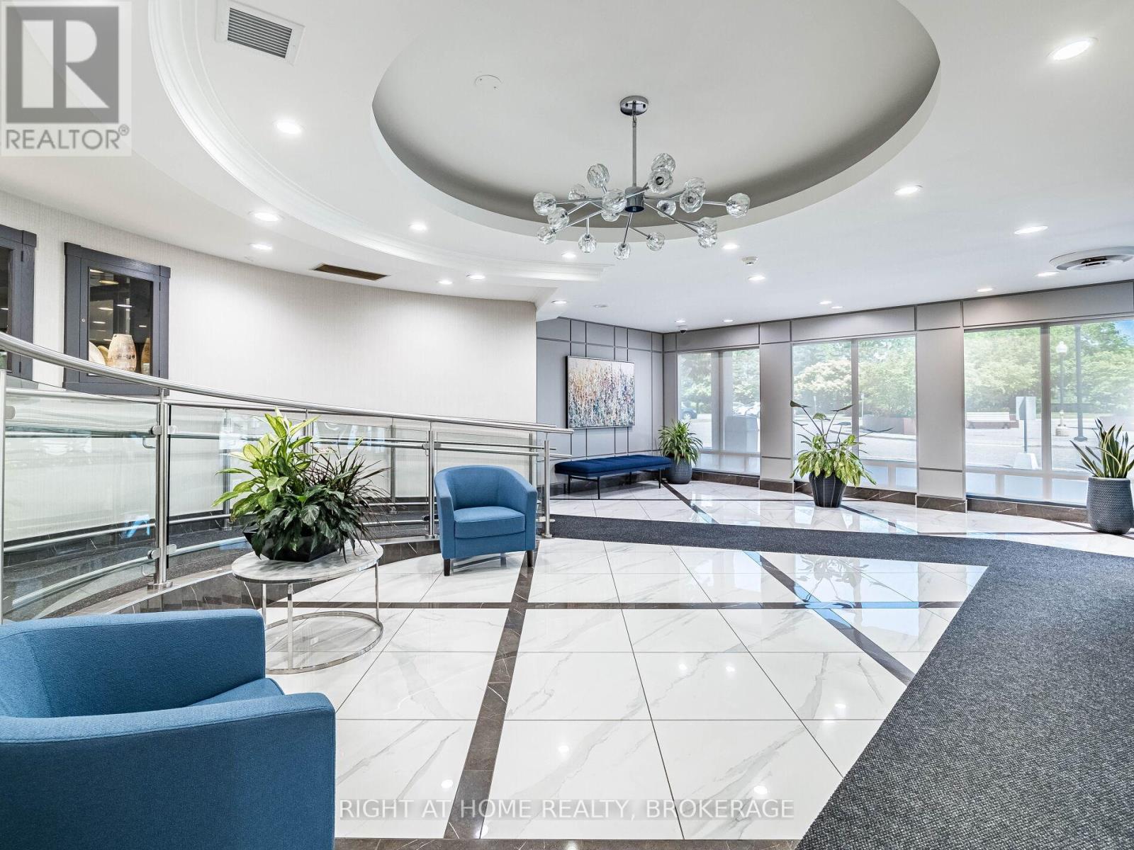 423 - 1001 Cedarglen Gate, Mississauga, Ontario  L5C 4R2 - Photo 6 - W12243942