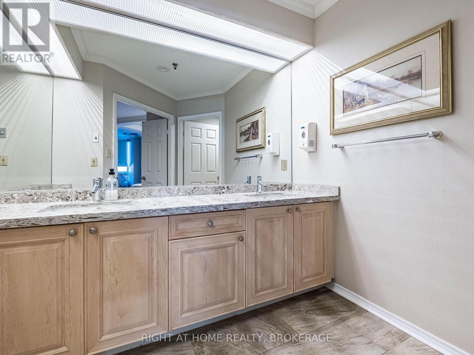 423 - 1001 Cedarglen Gate, Mississauga, Ontario  L5C 4R2 - Photo 38 - W12243942