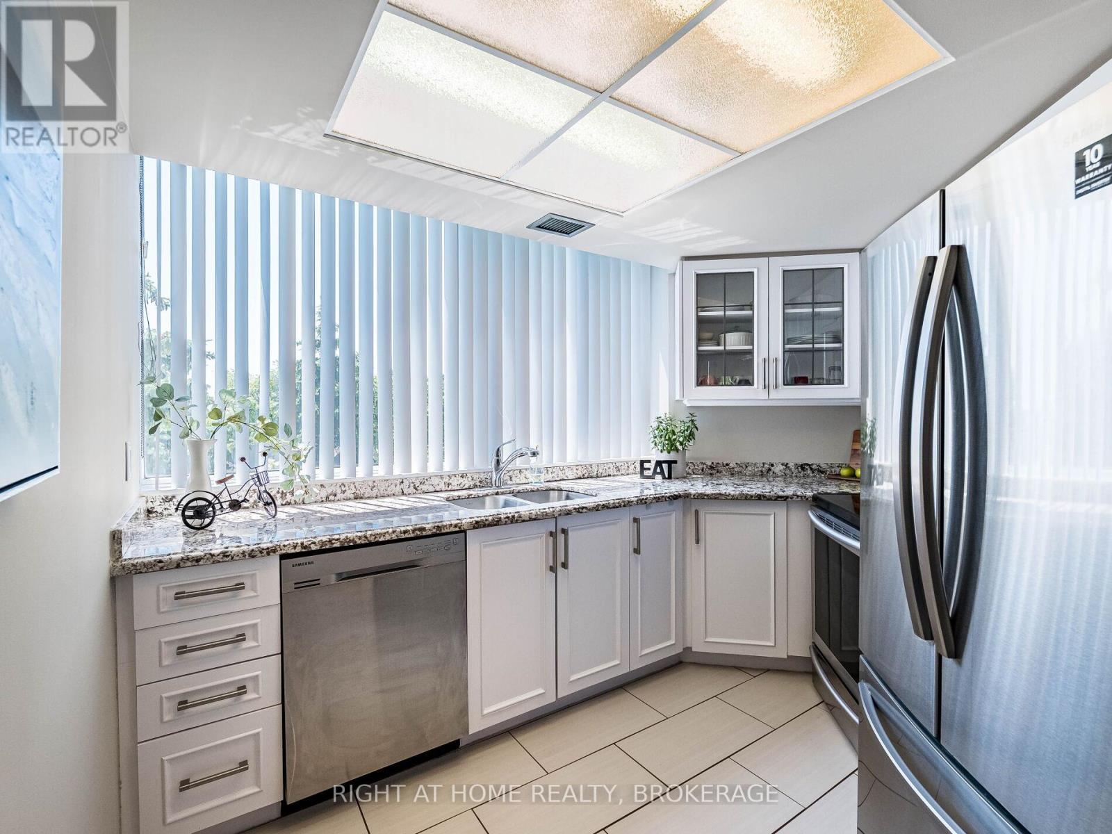 423 - 1001 Cedarglen Gate, Mississauga, Ontario  L5C 4R2 - Photo 12 - W12243942
