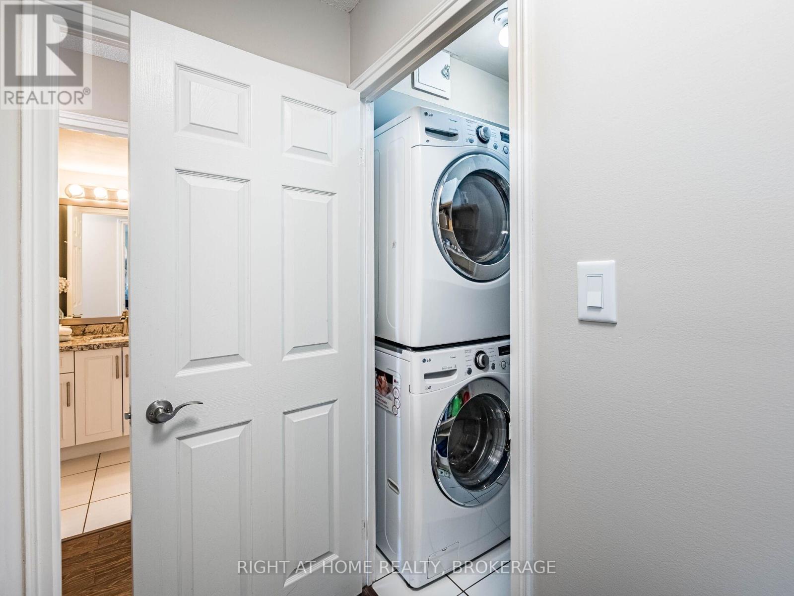 423 - 1001 Cedarglen Gate, Mississauga, Ontario  L5C 4R2 - Photo 28 - W12243942