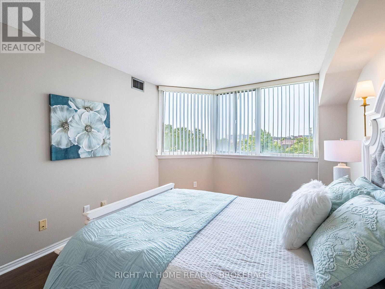 423 - 1001 Cedarglen Gate, Mississauga, Ontario  L5C 4R2 - Photo 24 - W12243942