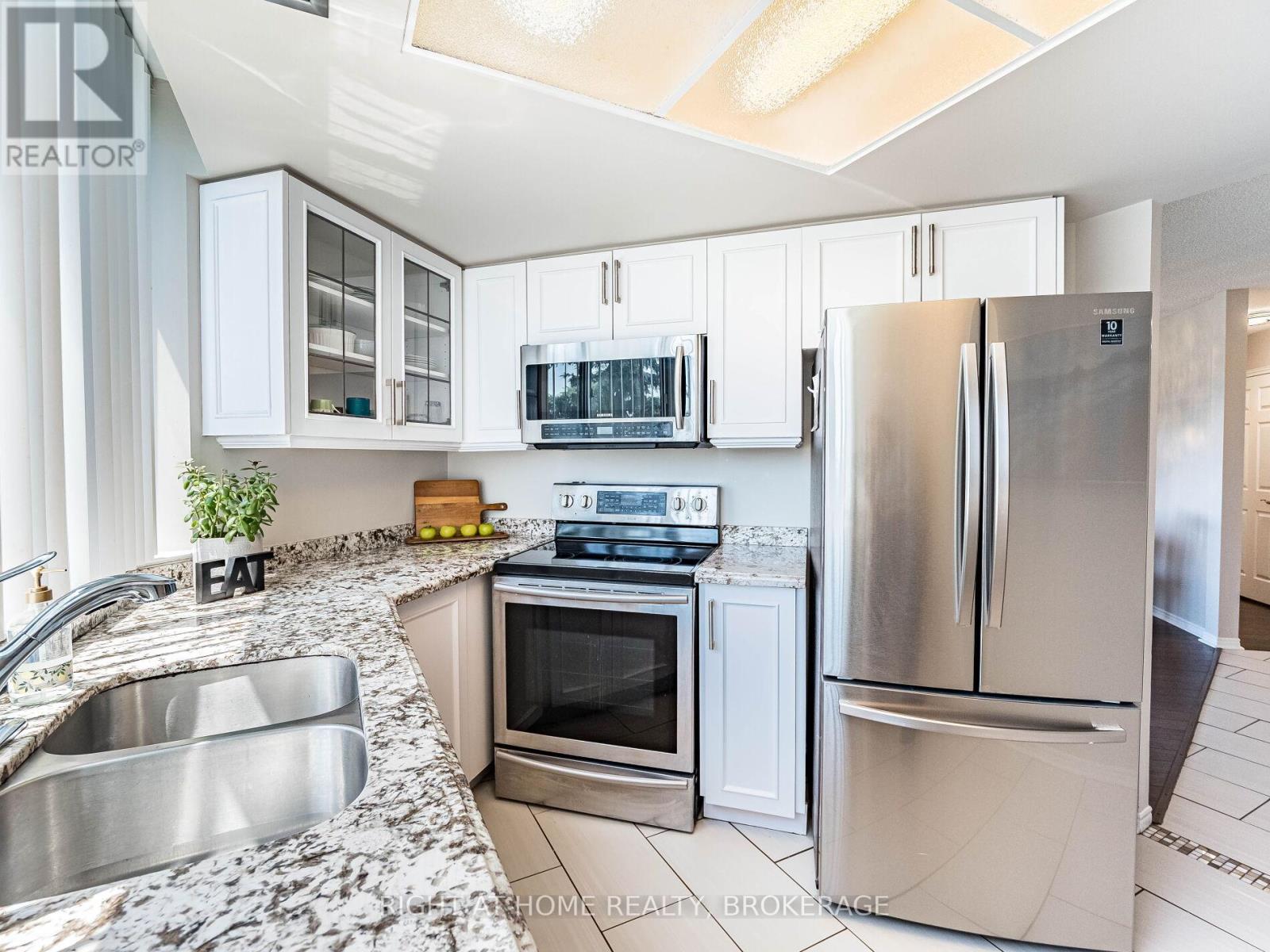 423 - 1001 Cedarglen Gate, Mississauga, Ontario  L5C 4R2 - Photo 13 - W12243942