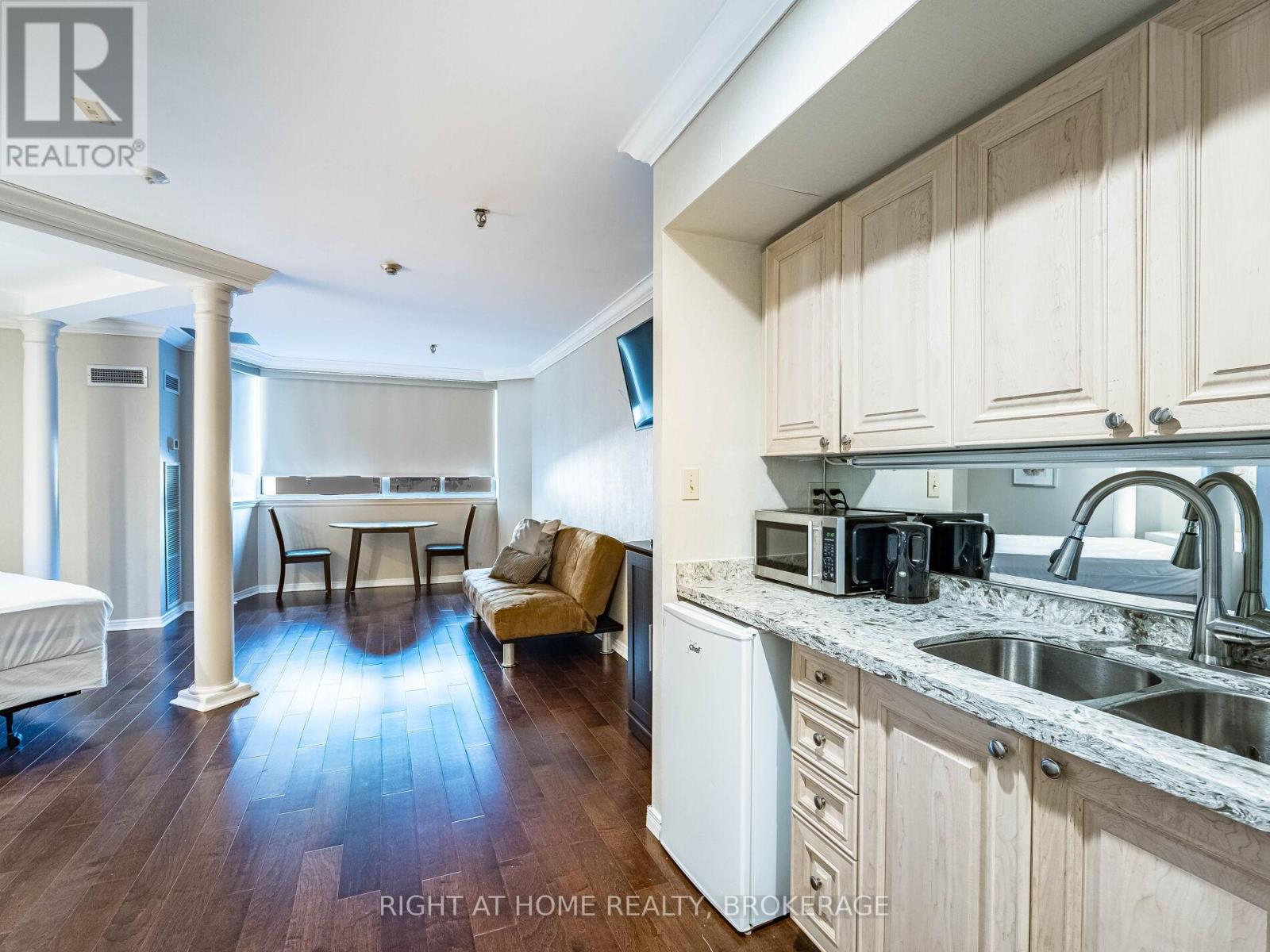423 - 1001 Cedarglen Gate, Mississauga, Ontario  L5C 4R2 - Photo 36 - W12243942