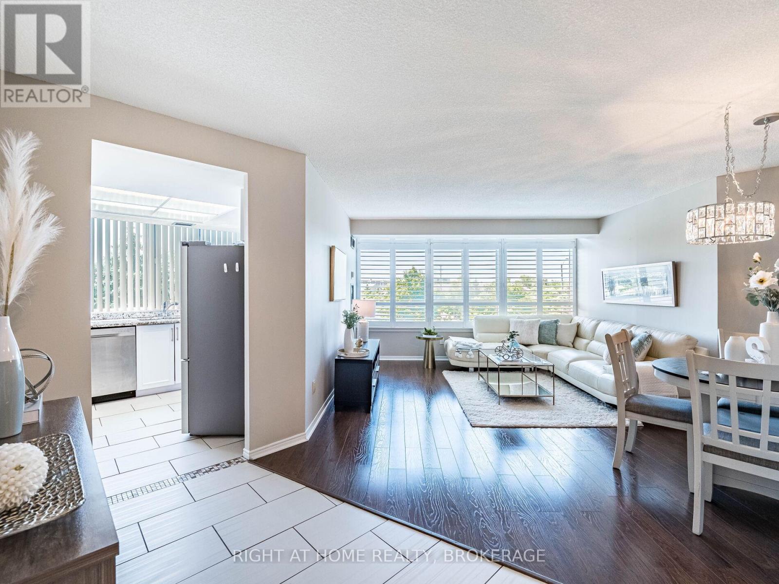423 - 1001 Cedarglen Gate, Mississauga, Ontario  L5C 4R2 - Photo 10 - W12243942