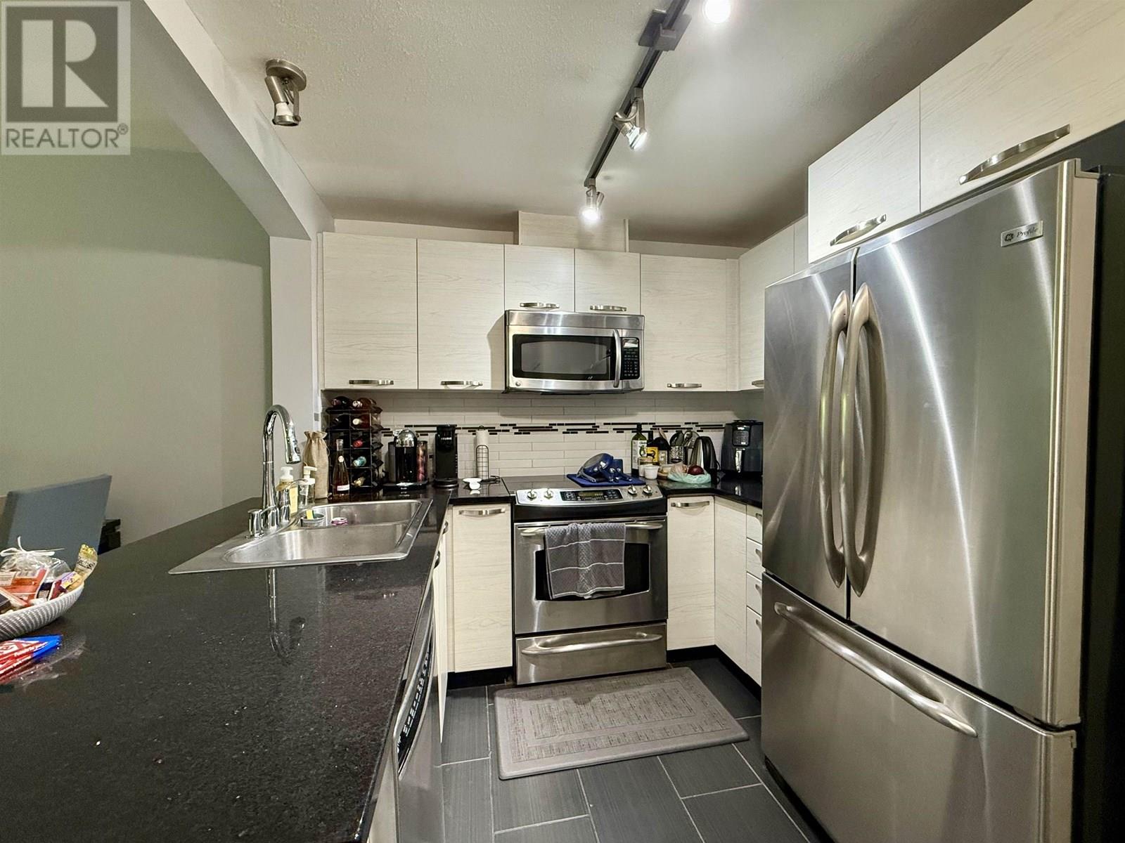 215 7478 Byrnepark Walk, Burnaby, British Columbia  V3N 0B5 - Photo 3 - R3031538