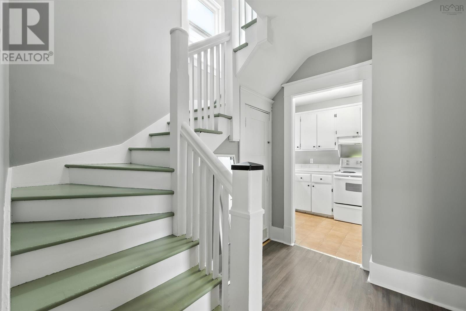 6944 Leppert Street, Halifax, Nova Scotia  B3L 1N8 - Photo 3 - 202515113