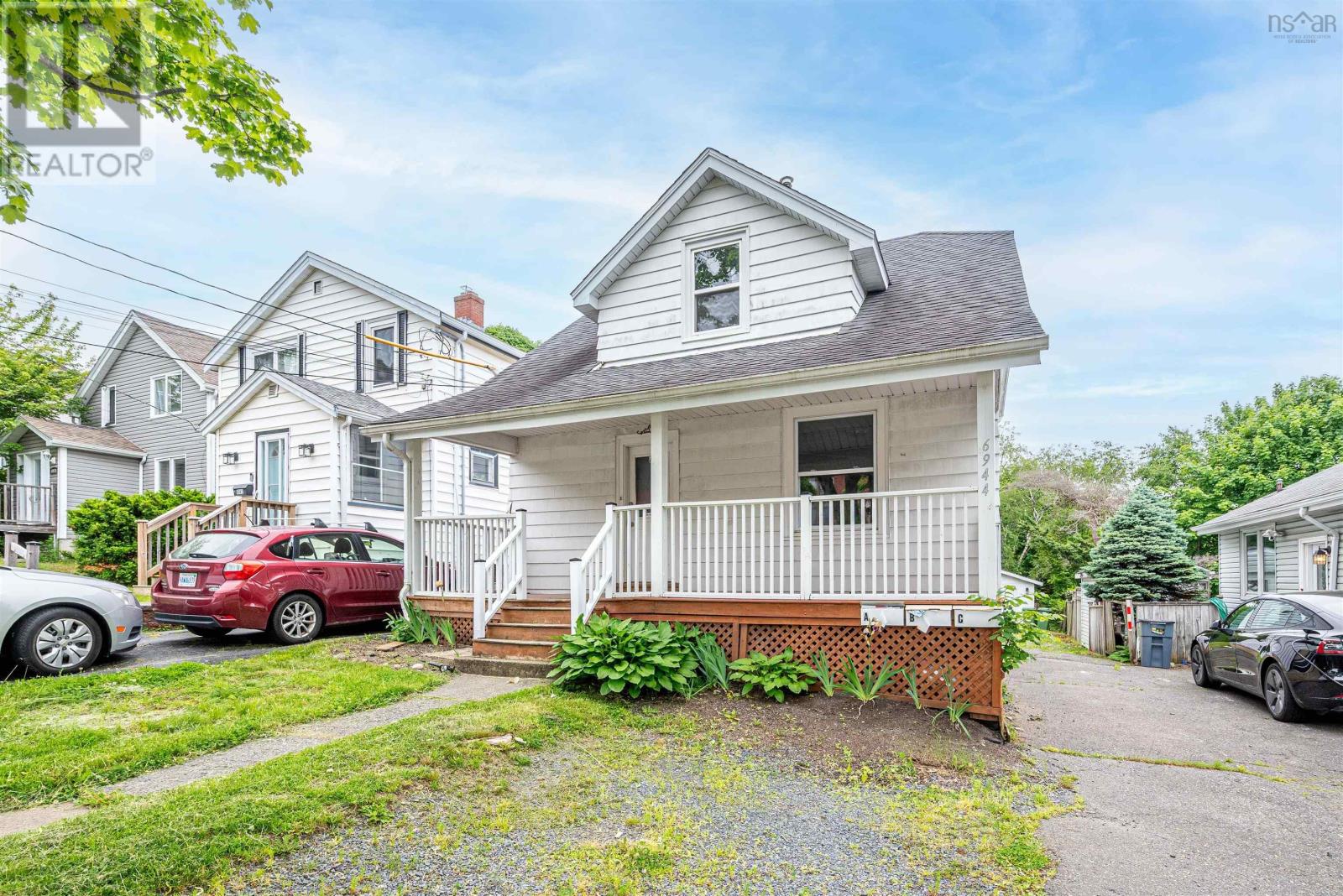6944 Leppert Street, Halifax, Nova Scotia  B3L 1N8 - Photo 1 - 202515112
