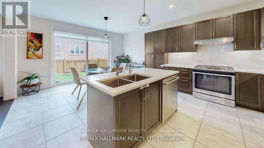 164 Frederick Pearson Street, East Gwillimbury, Ontario  L9N 0Y9 - Photo 13 - N12312640