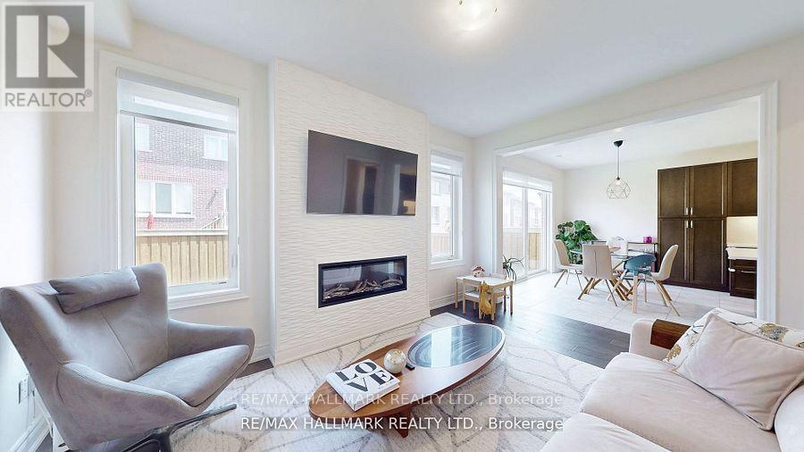 164 Frederick Pearson Street, East Gwillimbury, Ontario  L9N 0Y9 - Photo 9 - N12312640