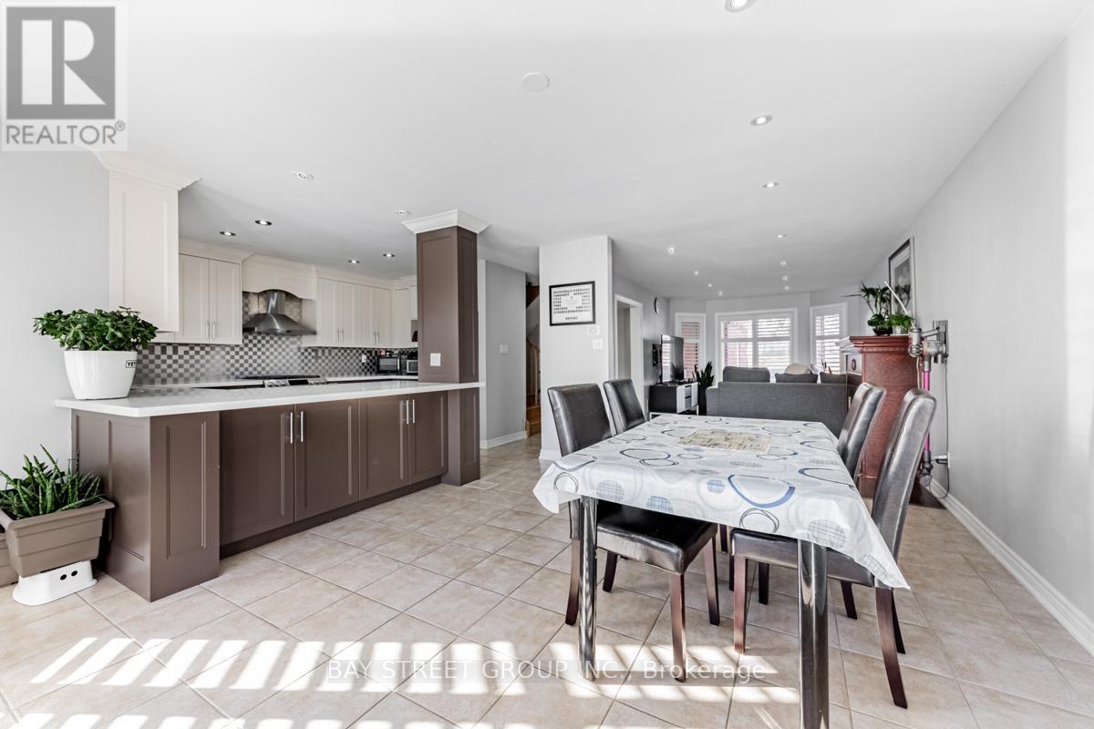 98 Royalpark Way, Vaughan (Elder Mills), Ontario  L4H 1J5 - Photo 10 - N12312656