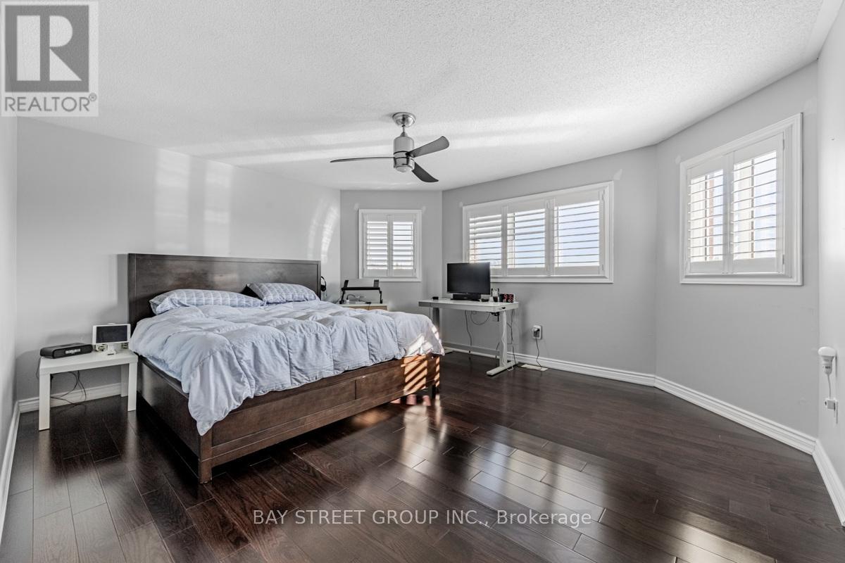 98 Royalpark Way, Vaughan (Elder Mills), Ontario  L4H 1J5 - Photo 19 - N12312656