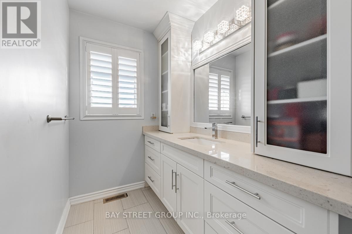 98 Royalpark Way, Vaughan (Elder Mills), Ontario  L4H 1J5 - Photo 22 - N12312656