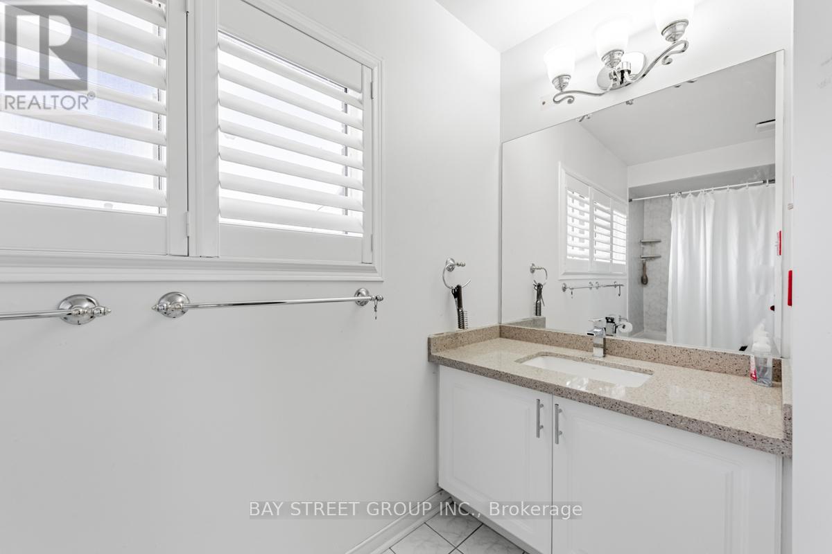 98 Royalpark Way, Vaughan (Elder Mills), Ontario  L4H 1J5 - Photo 29 - N12312656