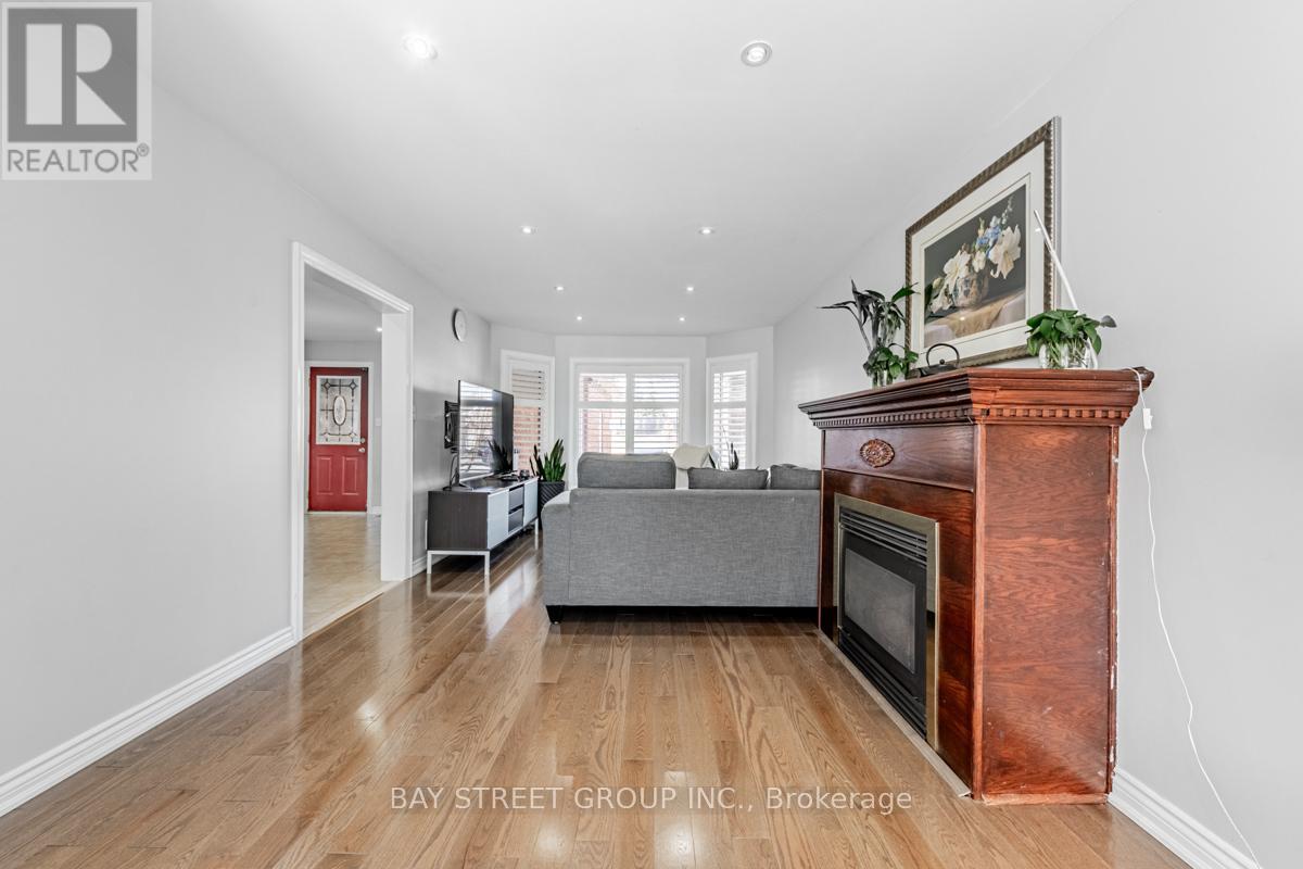 98 Royalpark Way, Vaughan (Elder Mills), Ontario  L4H 1J5 - Photo 7 - N12312656