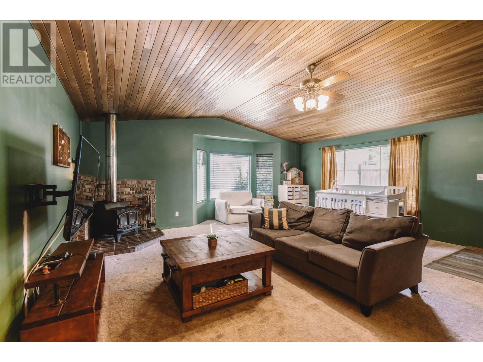 Property at 3320 JERVIS STREET image 1