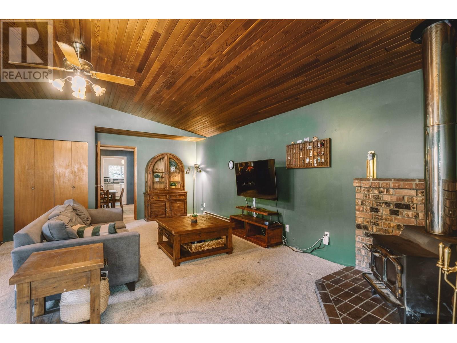 Property at 3320 JERVIS STREET image 2