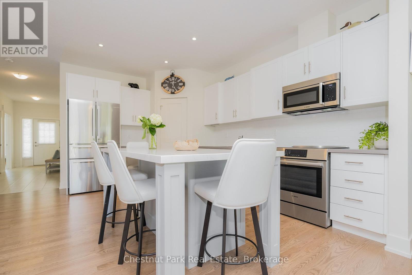 161 Hawthorn Crescent, Georgian Bluffs, Ontario  N0H 1S0 - Photo 12 - X12294917