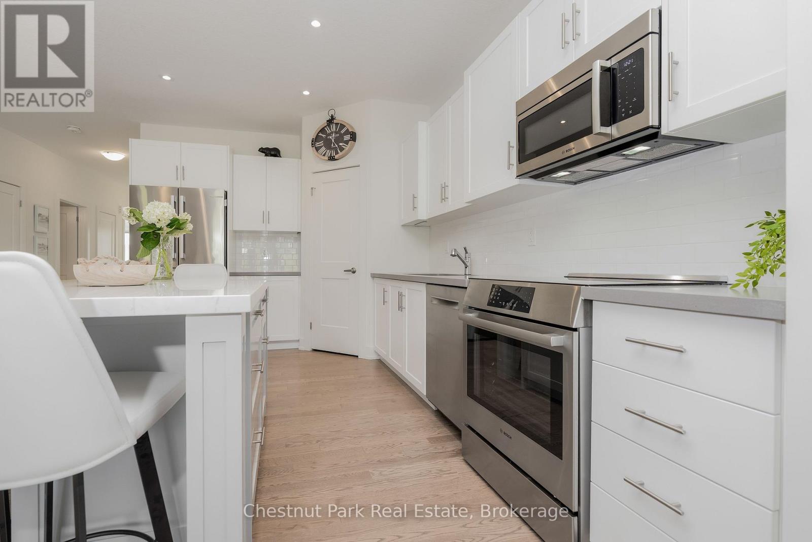 161 Hawthorn Crescent, Georgian Bluffs, Ontario  N0H 1S0 - Photo 11 - X12294917