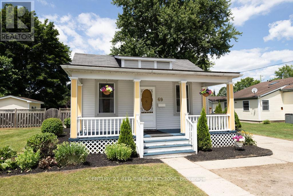 69 High Street W, Strathroy-Caradoc, Ontario  N7G 1G7 - Photo 1 - X12312835