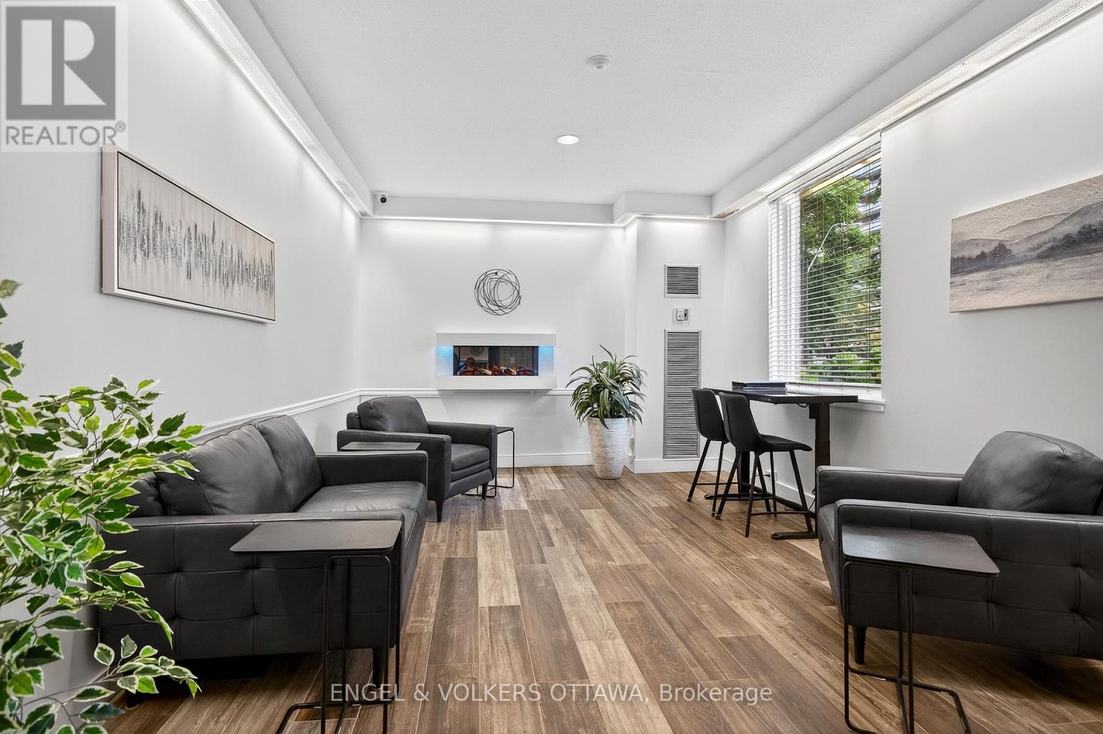 1006 - 1100 Ambleside Drive, Ottawa, Ontario  K2B 8G6 - Photo 2 - X12312891