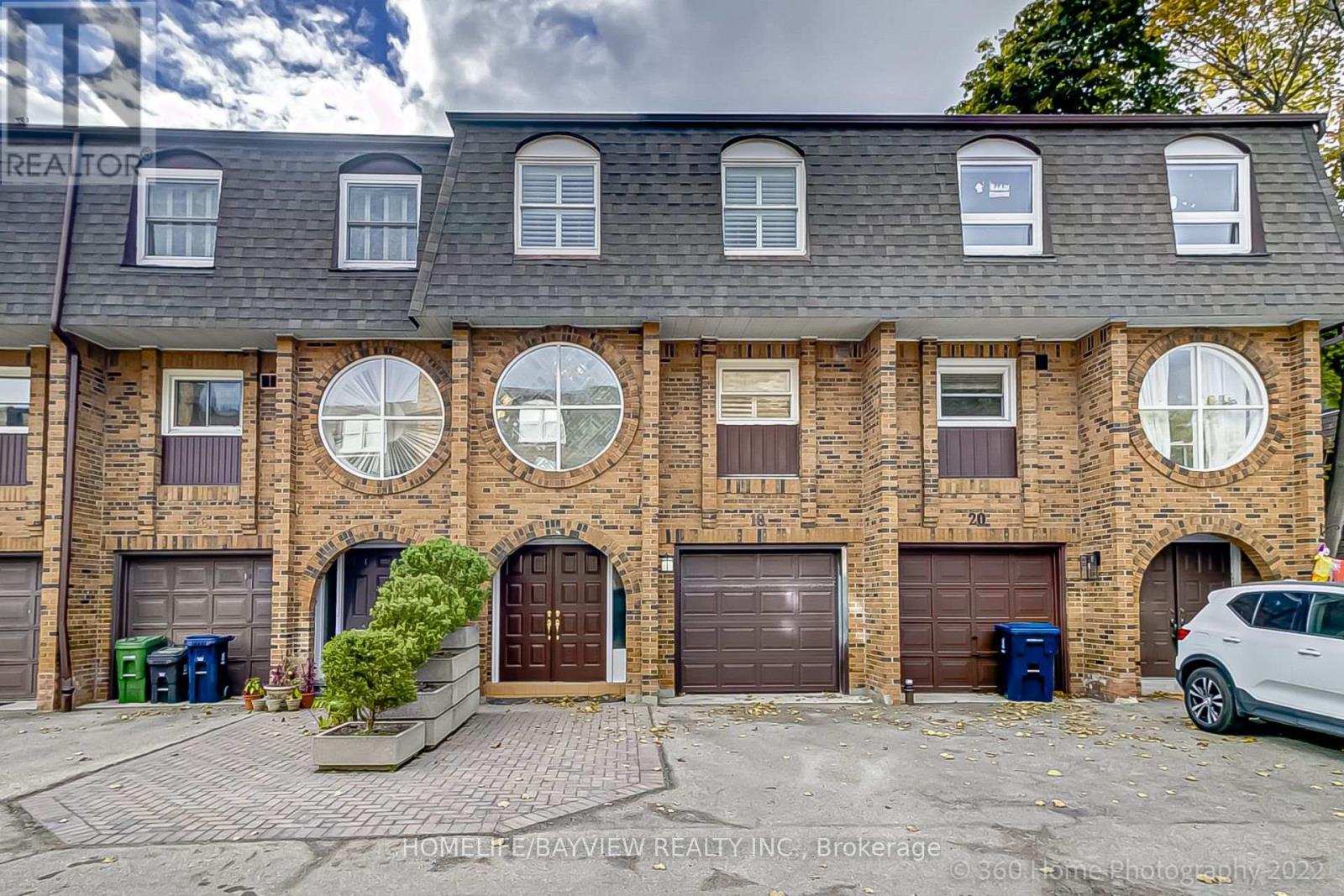 18 - 18 Oaken Gate Way, Toronto, Ontario  M2P 2A1 - Photo 2 - C12312785
