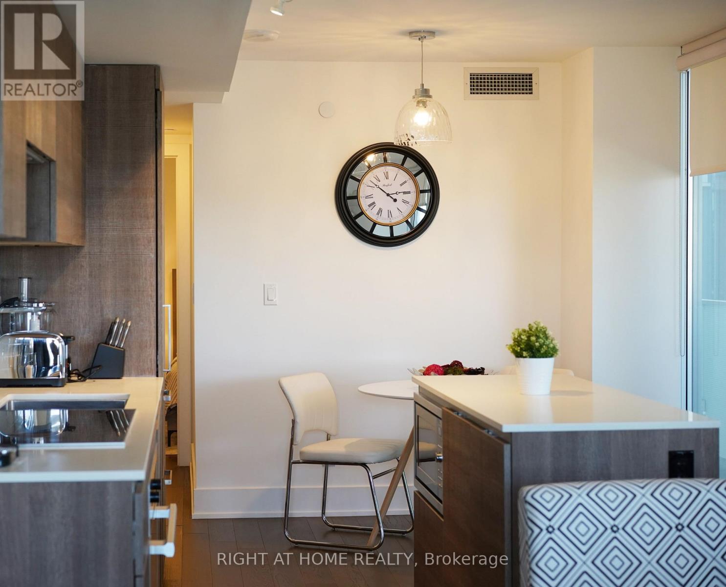 1610 - 200 Bloor Street W, Toronto, Ontario  M5S 0B1 - Photo 4 - C12312798