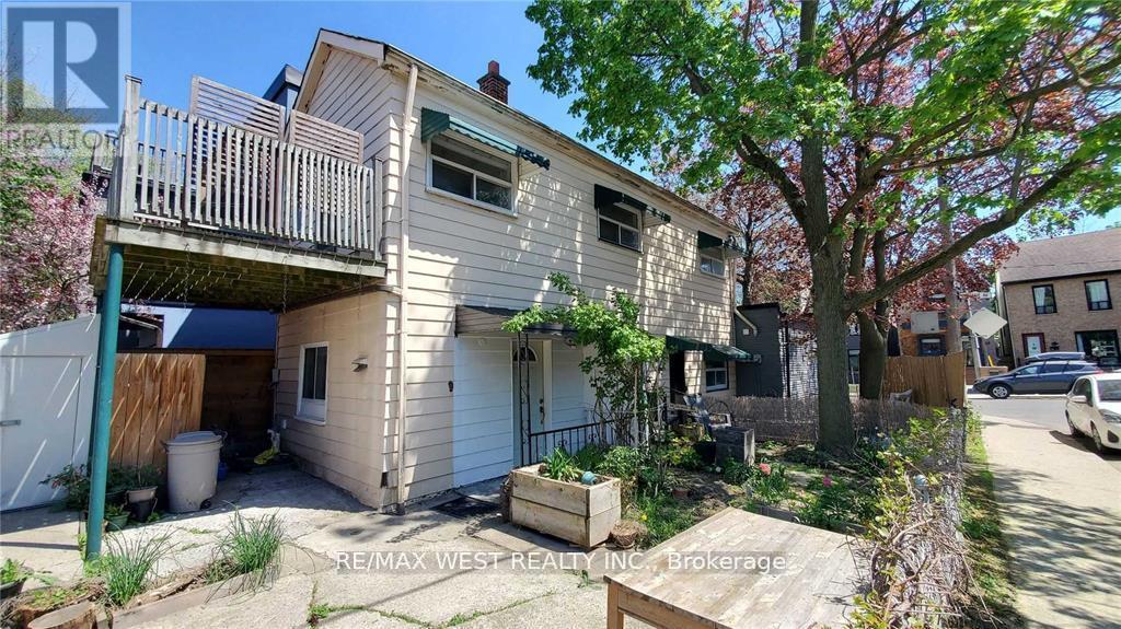 66 Dagmar Avenue, Toronto, Ontario  M4M 1W1 - Photo 18 - E12312736