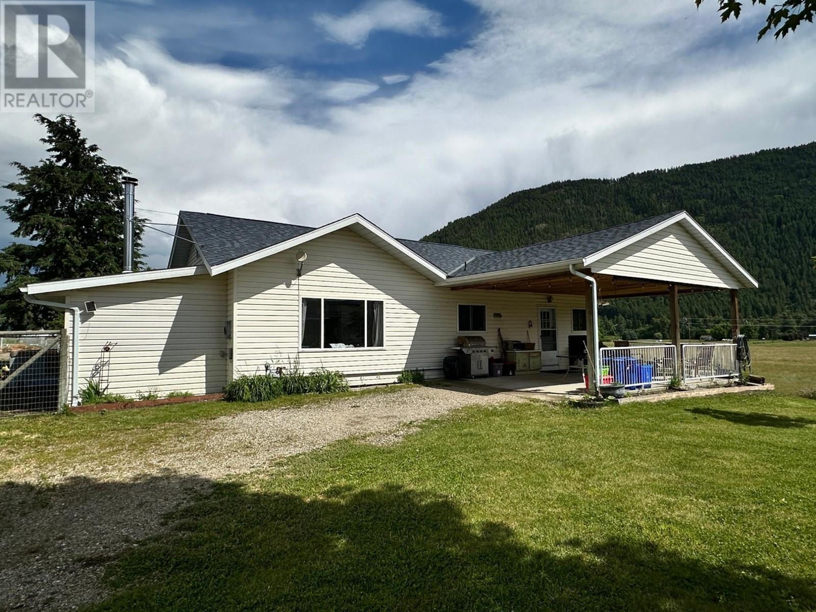 430 ATWOOD Road, grand forks, British Columbia
