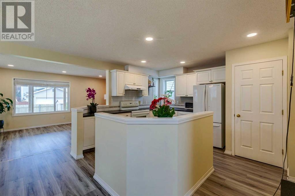 Property at 47 Erin Grove SE image 3