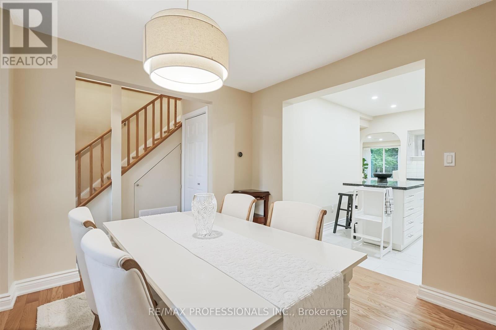 53 Tilden Crescent, Toronto, Ontario  M9P 1V8 - Photo 11 - W12312740