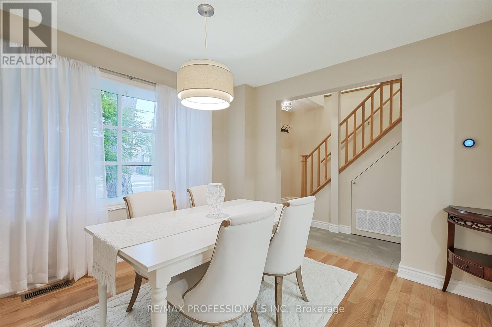 53 Tilden Crescent, Toronto, Ontario  M9P 1V8 - Photo 12 - W12312740