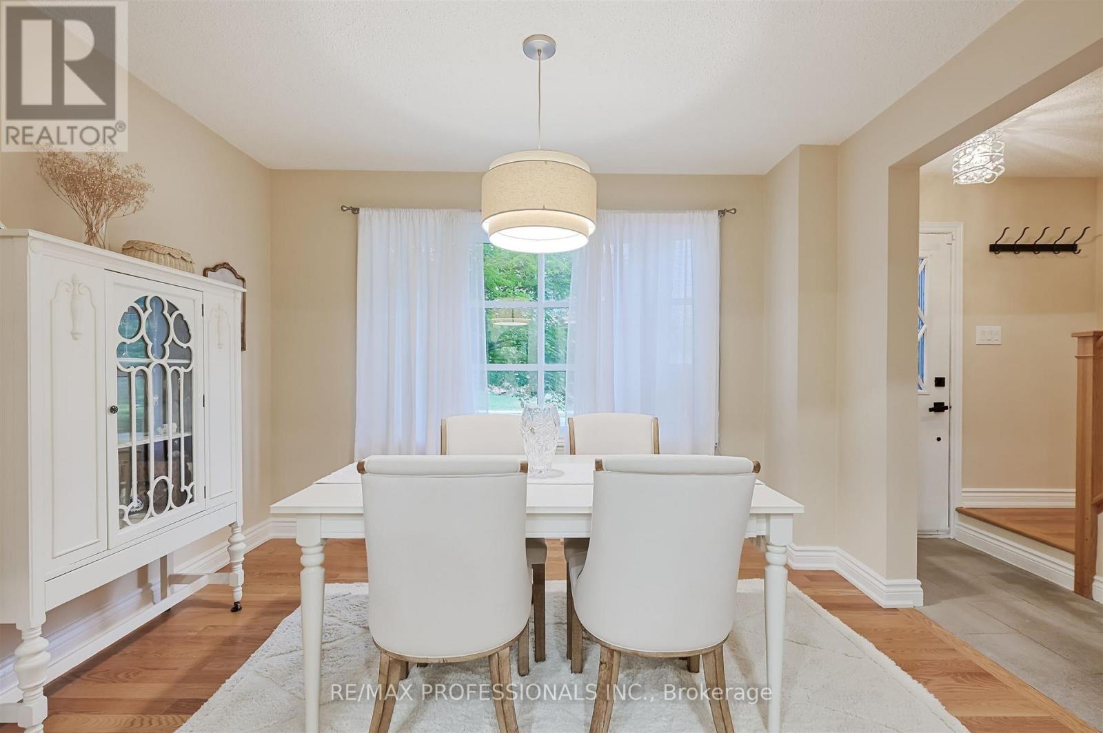 53 Tilden Crescent, Toronto, Ontario  M9P 1V8 - Photo 13 - W12312740