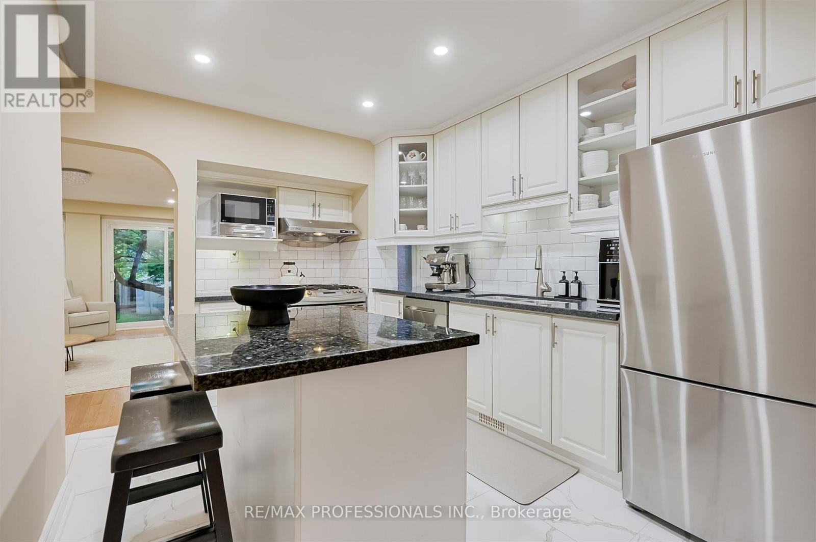53 Tilden Crescent, Toronto, Ontario  M9P 1V8 - Photo 14 - W12312740