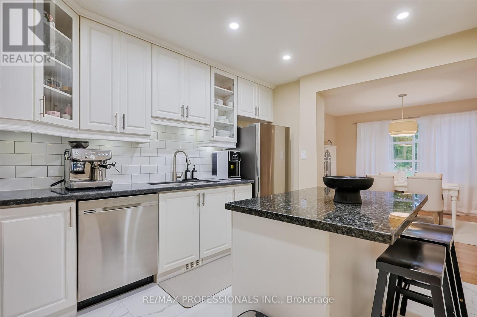 53 Tilden Crescent, Toronto, Ontario  M9P 1V8 - Photo 16 - W12312740