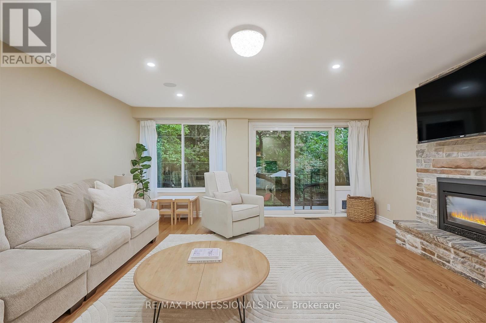 53 Tilden Crescent, Toronto, Ontario  M9P 1V8 - Photo 17 - W12312740