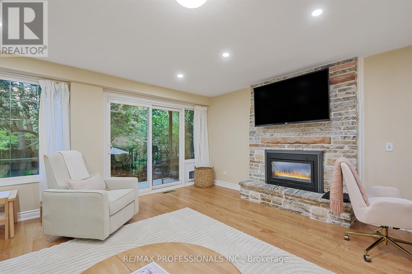 53 Tilden Crescent, Toronto, Ontario  M9P 1V8 - Photo 18 - W12312740