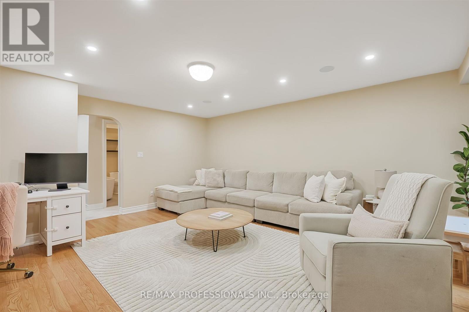 53 Tilden Crescent, Toronto, Ontario  M9P 1V8 - Photo 19 - W12312740