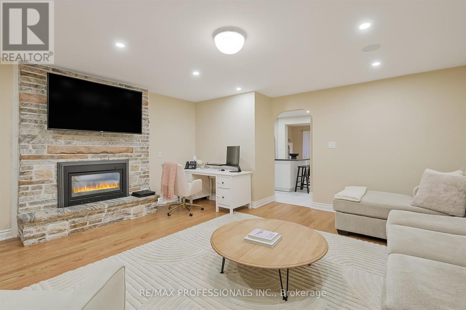 53 Tilden Crescent, Toronto, Ontario  M9P 1V8 - Photo 20 - W12312740