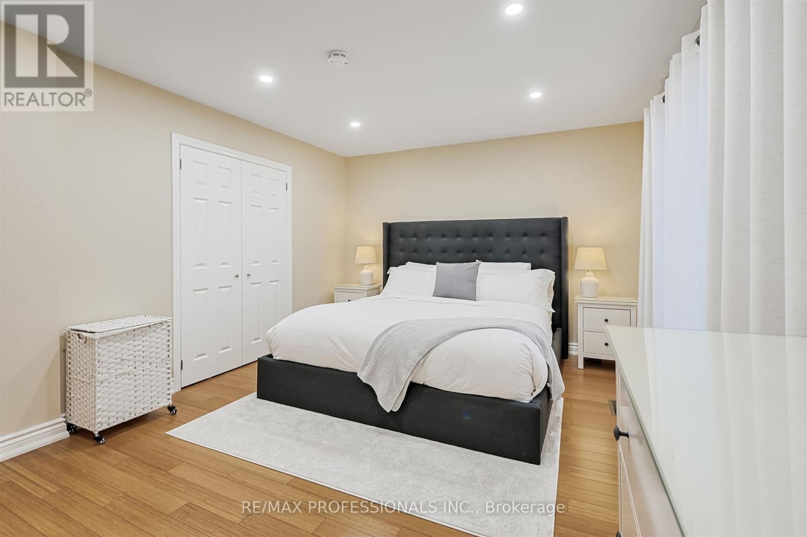 53 Tilden Crescent, Toronto, Ontario  M9P 1V8 - Photo 22 - W12312740