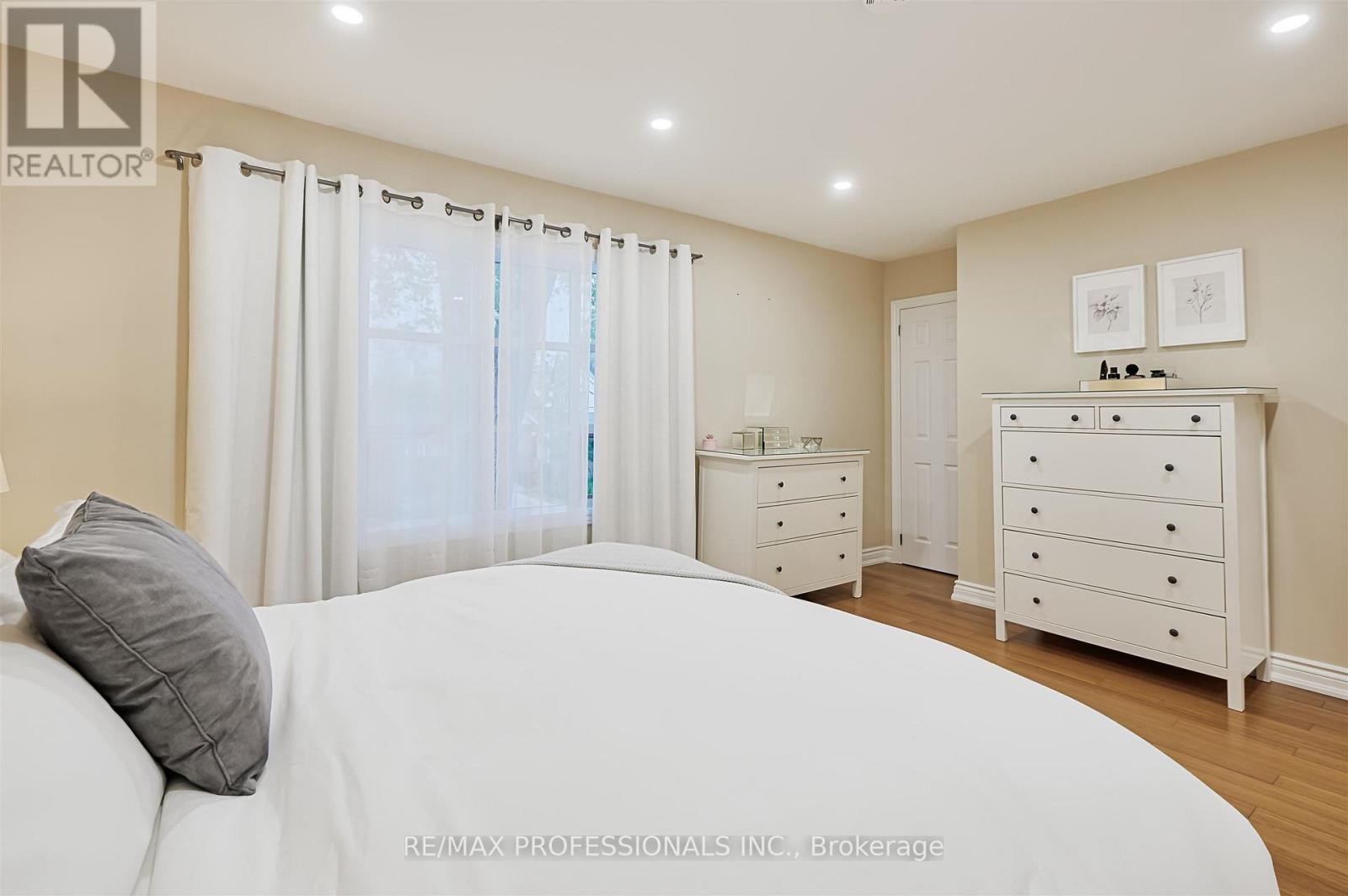 53 Tilden Crescent, Toronto, Ontario  M9P 1V8 - Photo 23 - W12312740