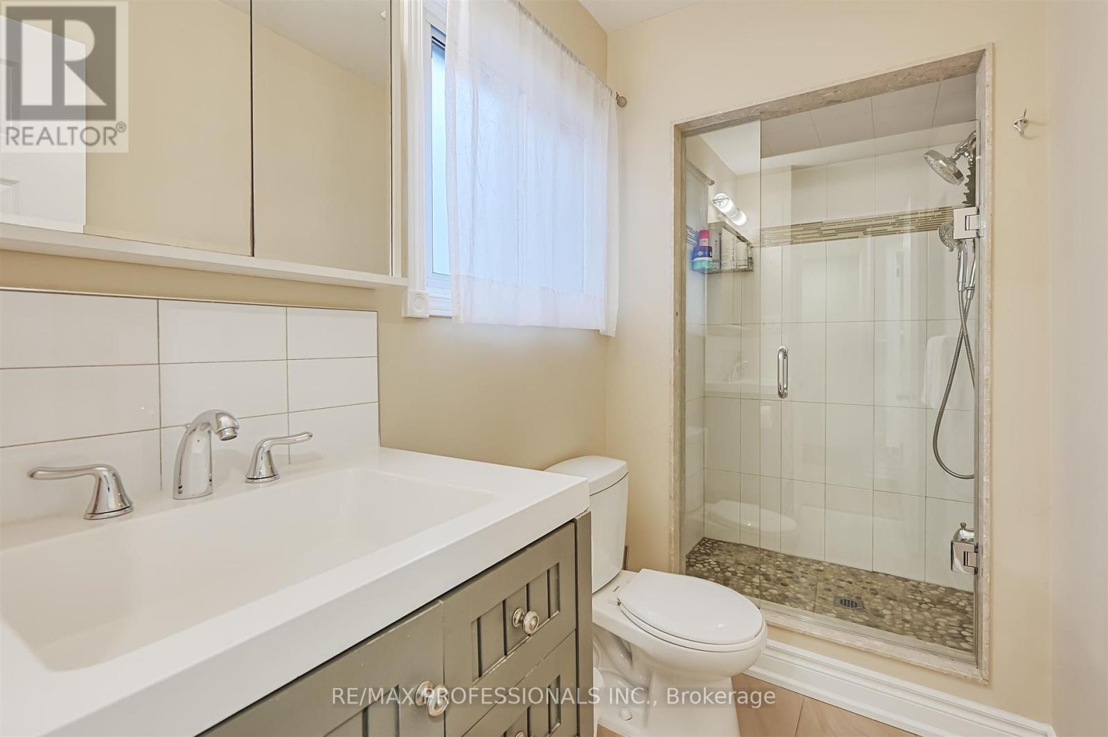 53 Tilden Crescent, Toronto, Ontario  M9P 1V8 - Photo 24 - W12312740