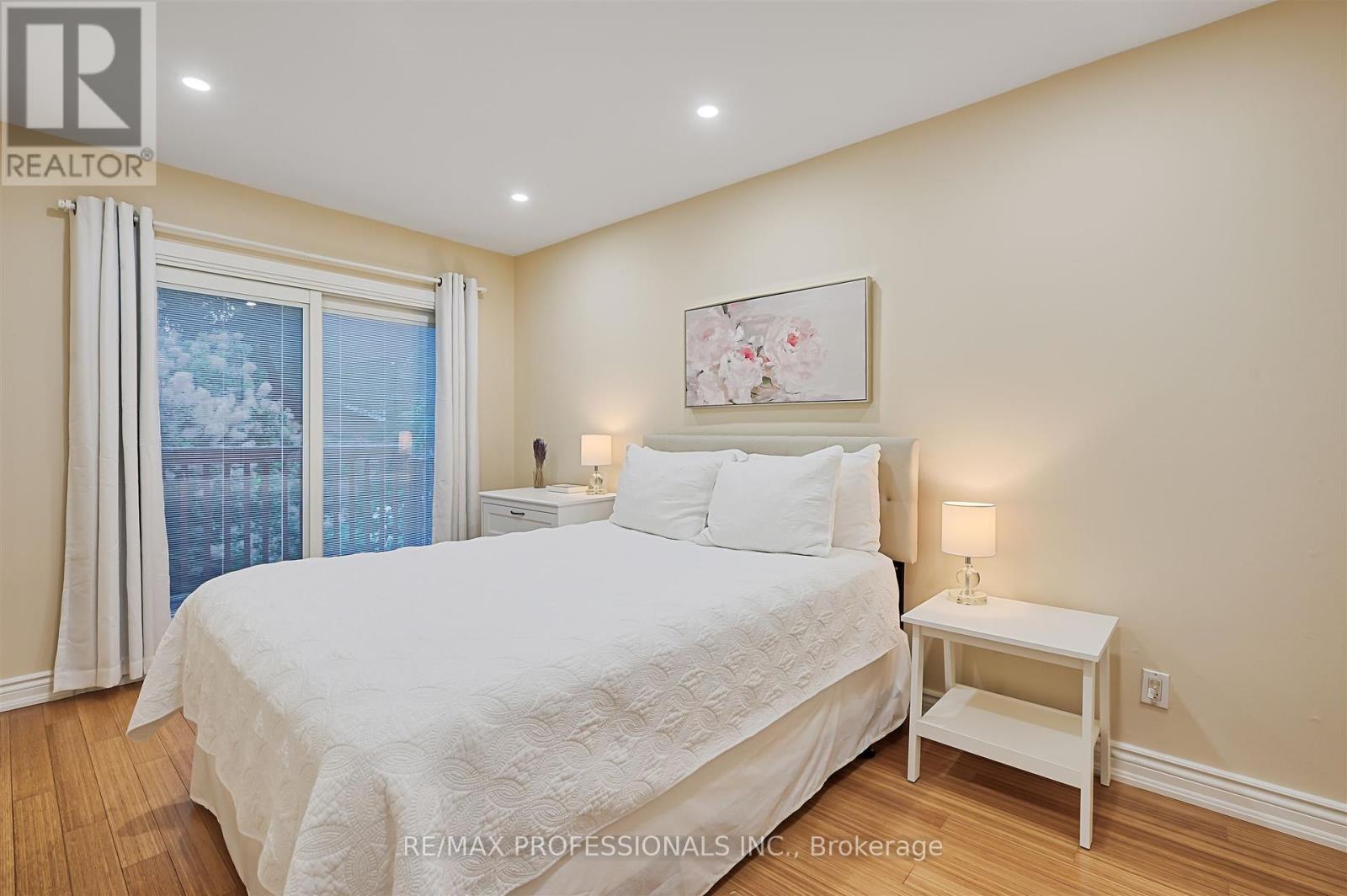 53 Tilden Crescent, Toronto, Ontario  M9P 1V8 - Photo 25 - W12312740