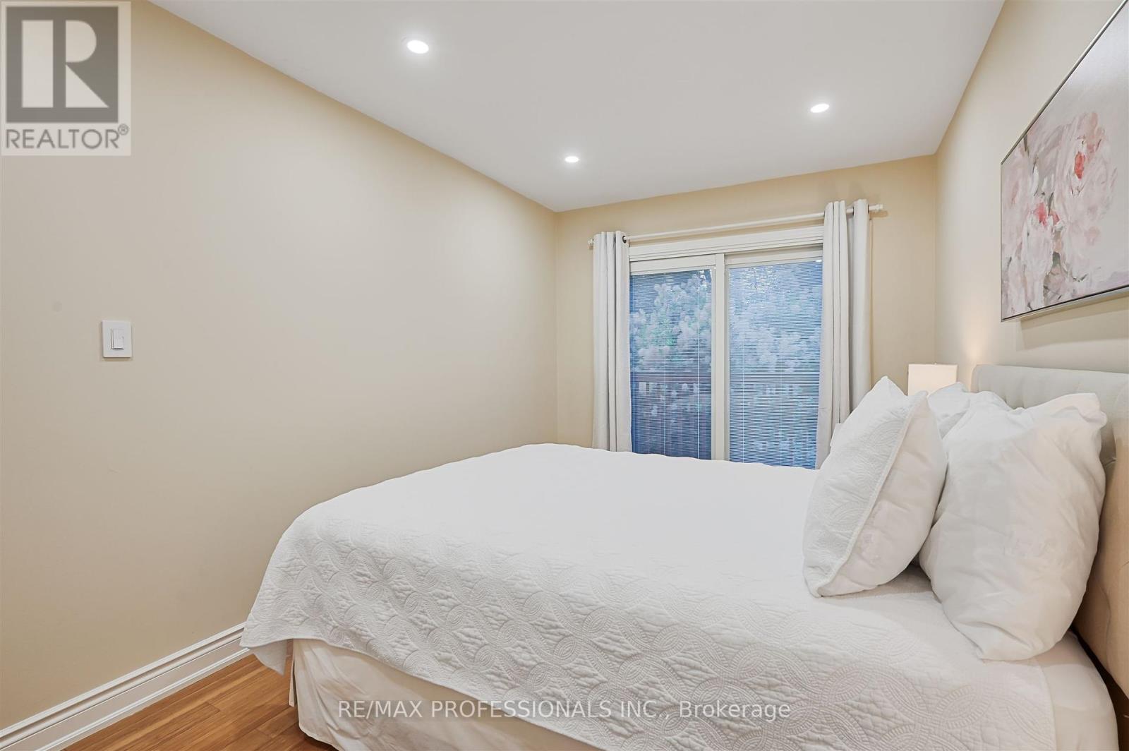 53 Tilden Crescent, Toronto, Ontario  M9P 1V8 - Photo 26 - W12312740